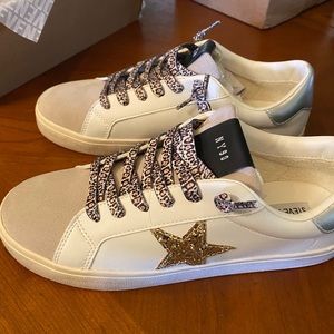 NIB Steve Madden Pursued White Multi, size 9